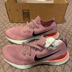 Nike Epic React Flyknit Pink